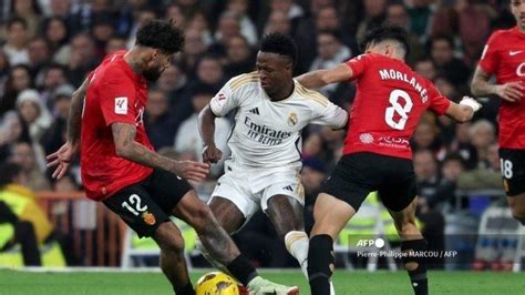 Top Skor Liga Inggris: Sejarah, Statistik, dan Persaingan Sengit